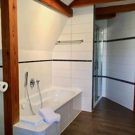 Nyaraló Monika In Im Bernstein