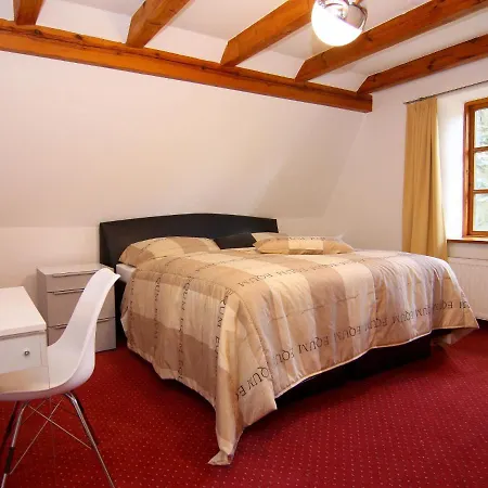 Monika In Im Bernstein Nyaraló *