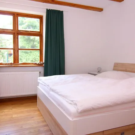 Monika In Im Bernstein Tatil Evi