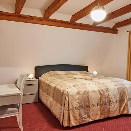 Nyaraló Monika In Im Bernstein